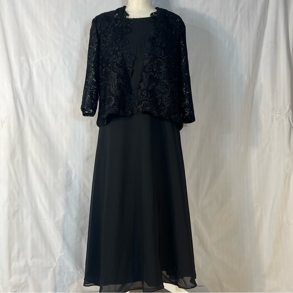 Black Cocktail Dress Maxi Fit & Flare Crocheted Lace Jacket
NWOT Large 👍